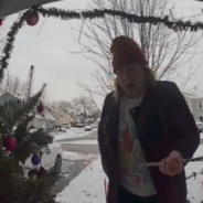 Kind Neighbor Leaves Cash And Apology After Dog Breaks Christmas Decoration